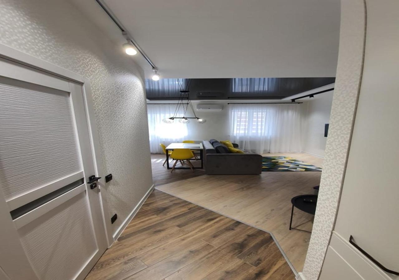 New Lux Apartment 2020 Kharkov Luaran gambar